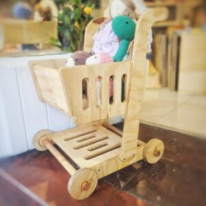 Carrito supermercado de madera