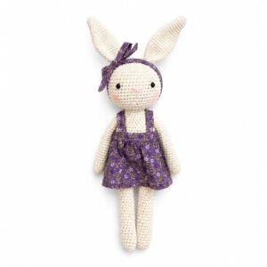 Coneja tejida con vestido morado